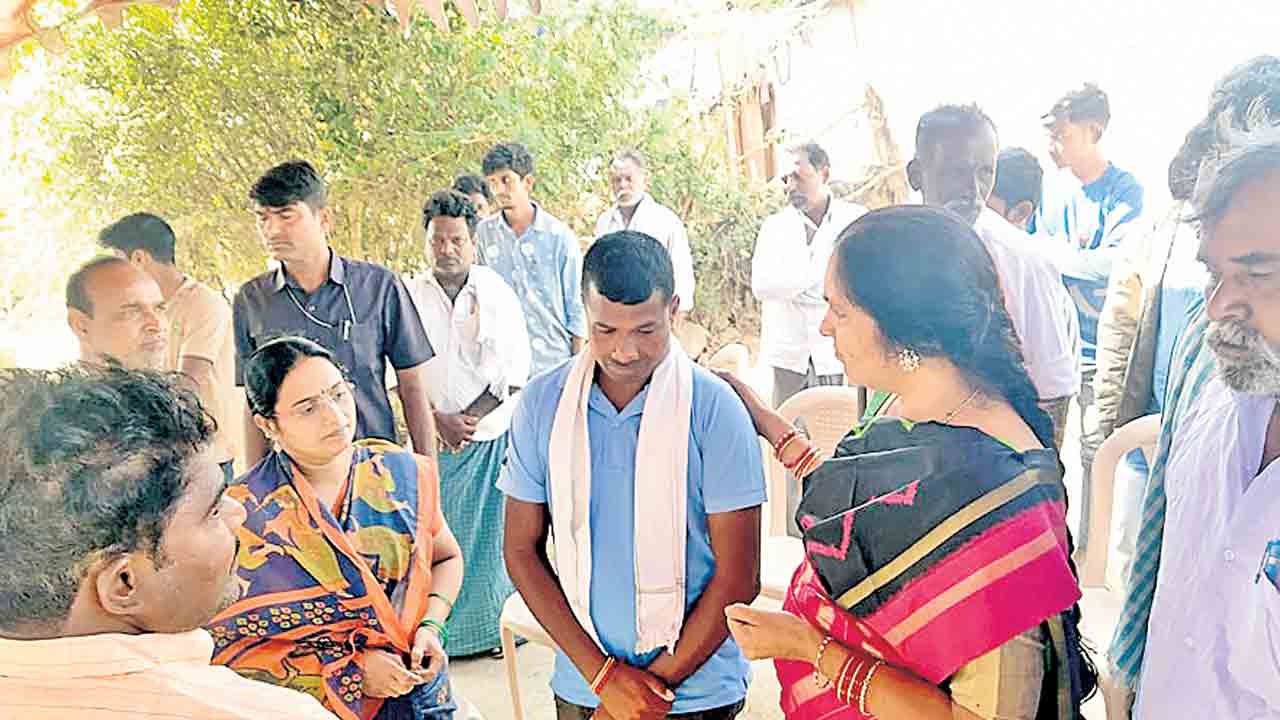 బాధిత కుటుంబానికి పరామర్శ