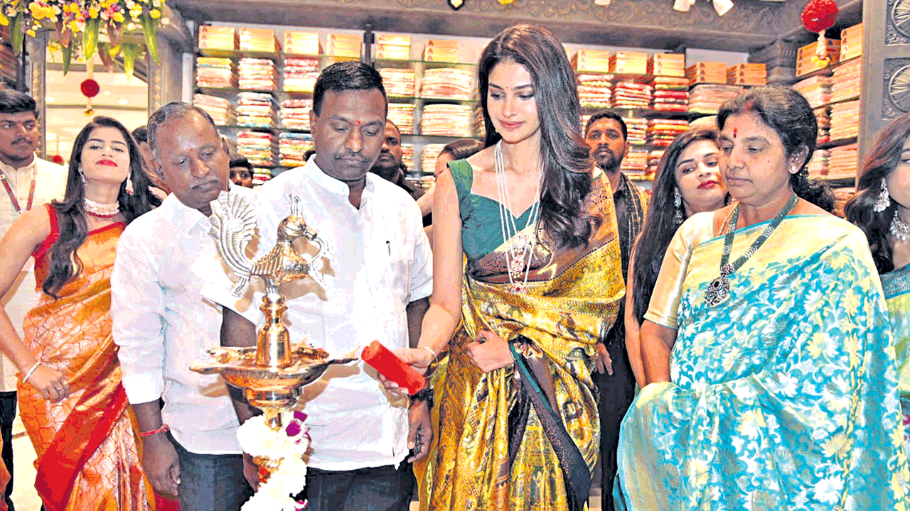 అమీర్‌పేట్‌లో కాంచీపురం మంగళగౌరి సిల్క్స్‌