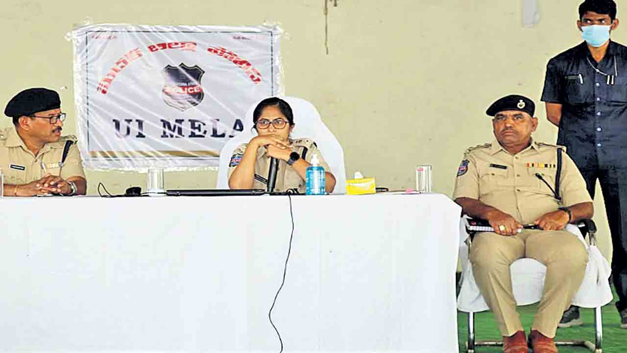 త్వరగా కేసుల ఇన్వెస్టిగేషన్‌ పూర్తి చేయాలి