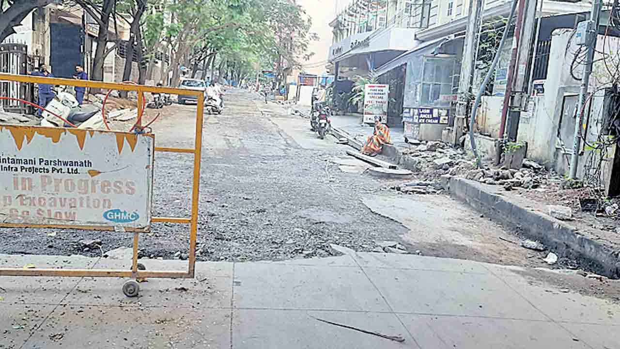 దశల వారీగా సీసీ రోడ్లురూ. 85లక్షలతో పనులు ప్రారంభం