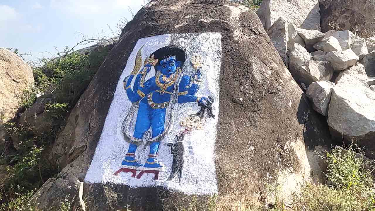 కాలభైరవ ప్రతిమలకు నిలయం ఉండ్రుగొండ