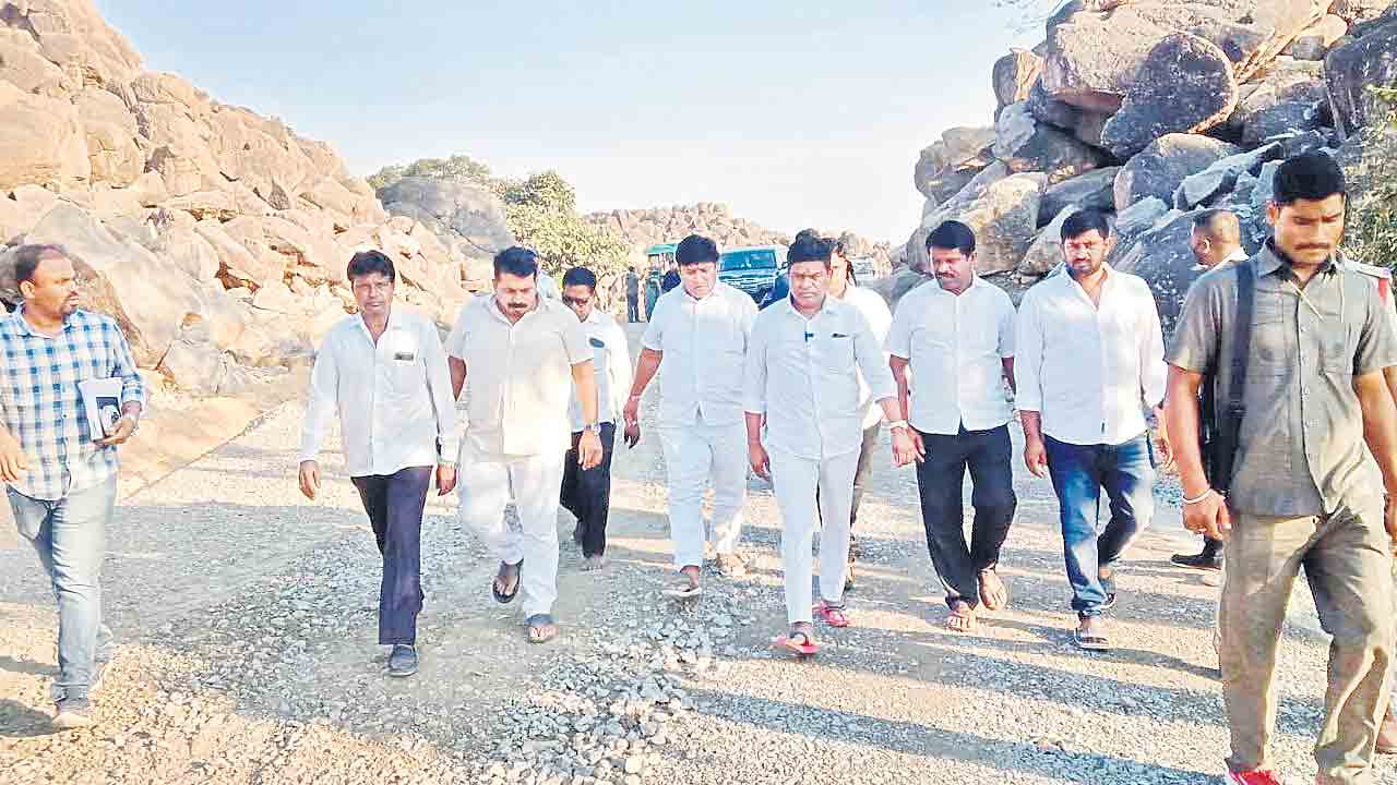 సిద్దుల గుట్టపై రూ. 8 కోట్లతో బీటీ రోడ్డు