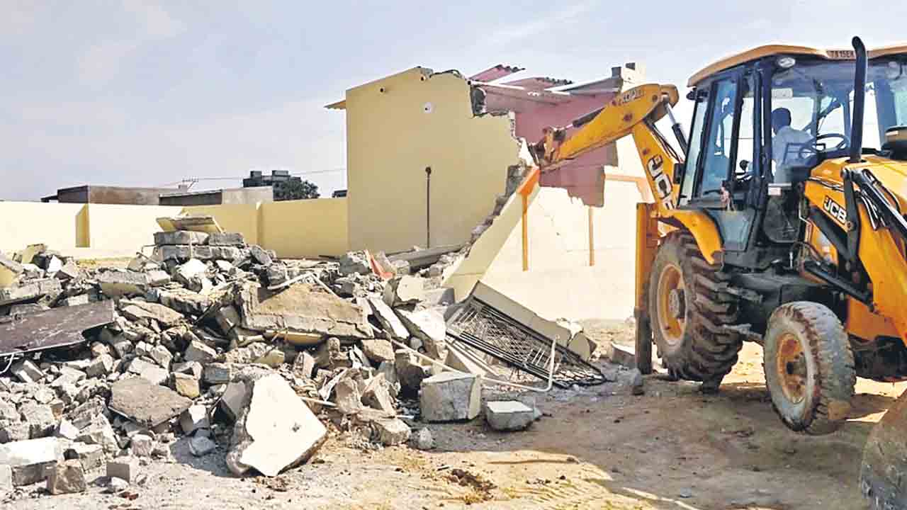 ఉక్కుపాదం