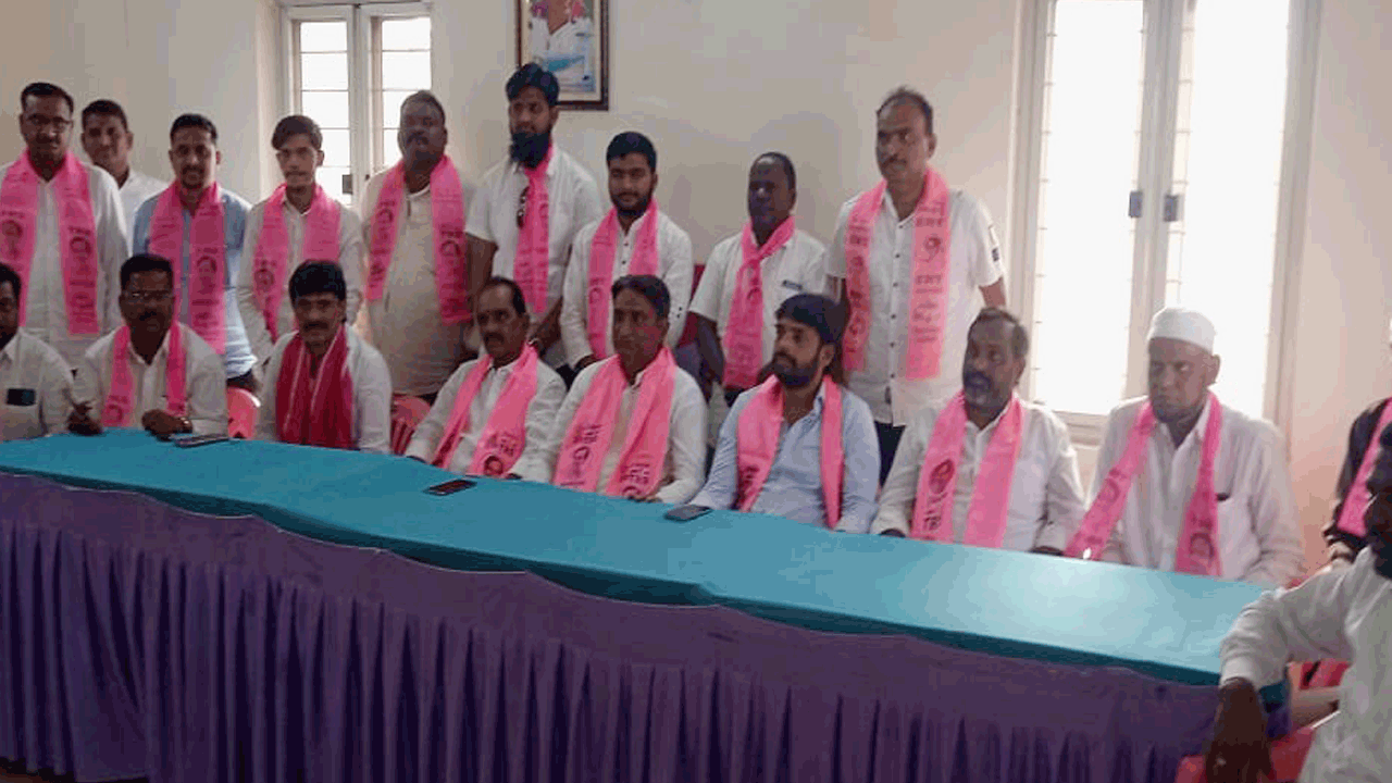 విద్వేషాలు రెచ్చగొట్టేలా బండి మాటలు