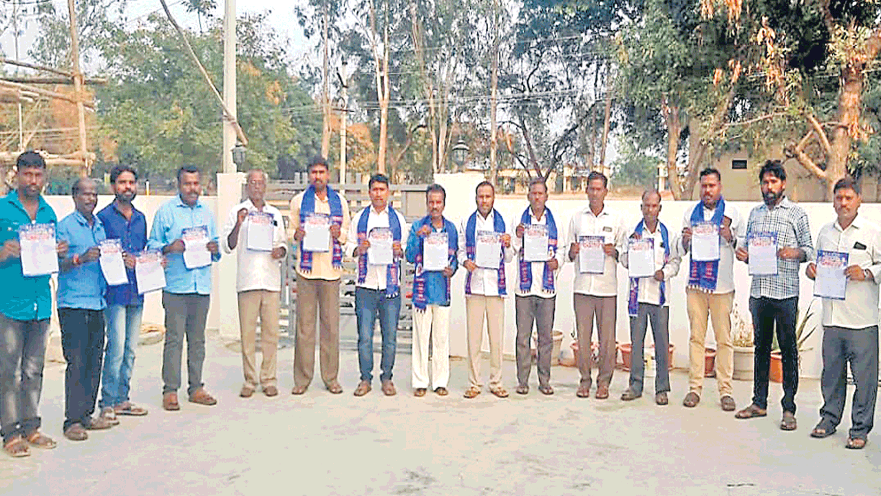 బీజేపీ మోసాన్ని ఎండగట్టాలి