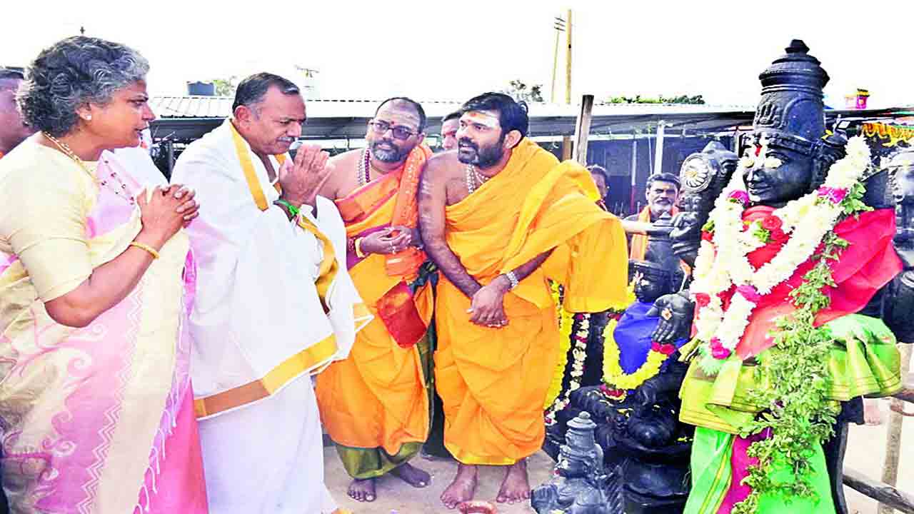 ప్రజలకు స్వామివారి ఆశీస్సులుండాలి