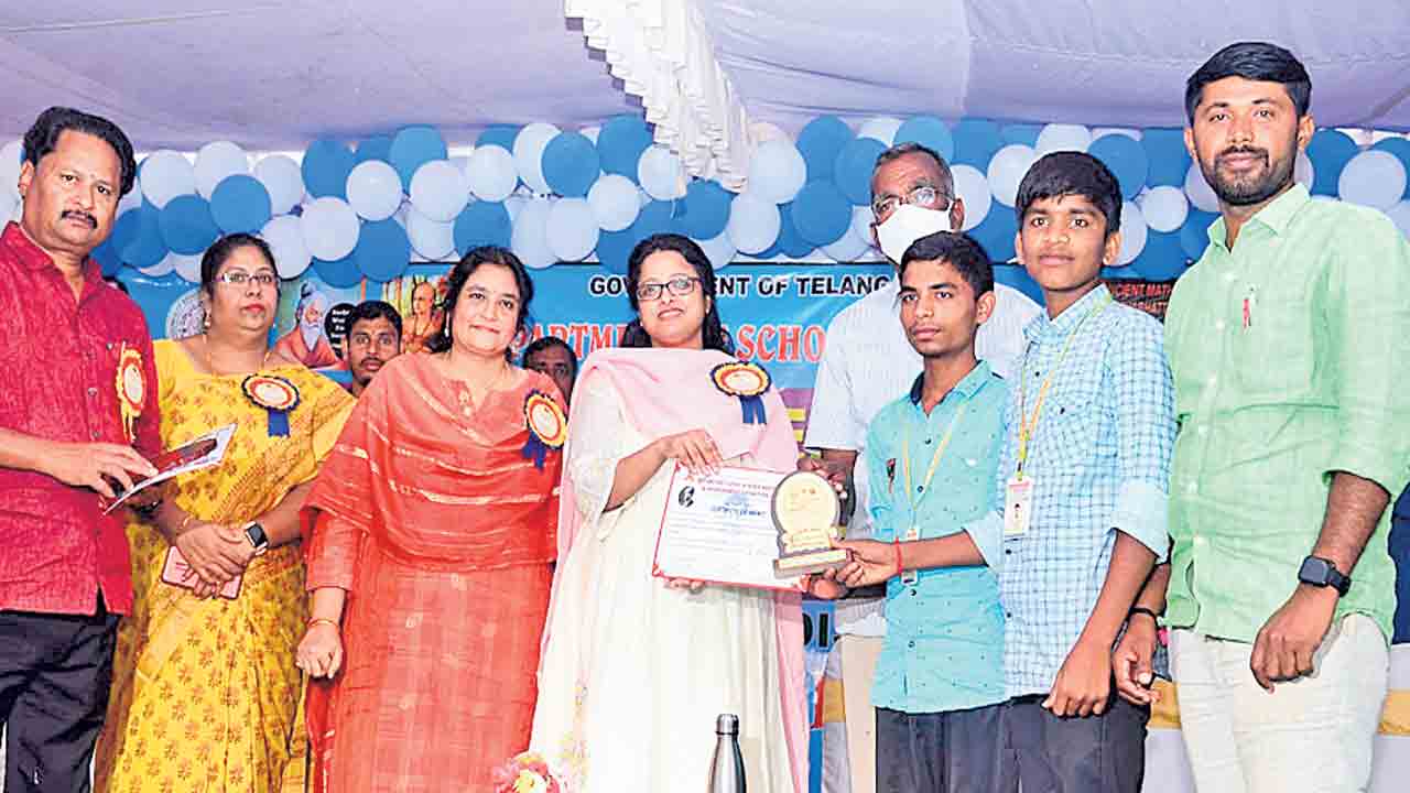 భావిభారత శాస్త్రవేత్తలుగా ఎదగాలి