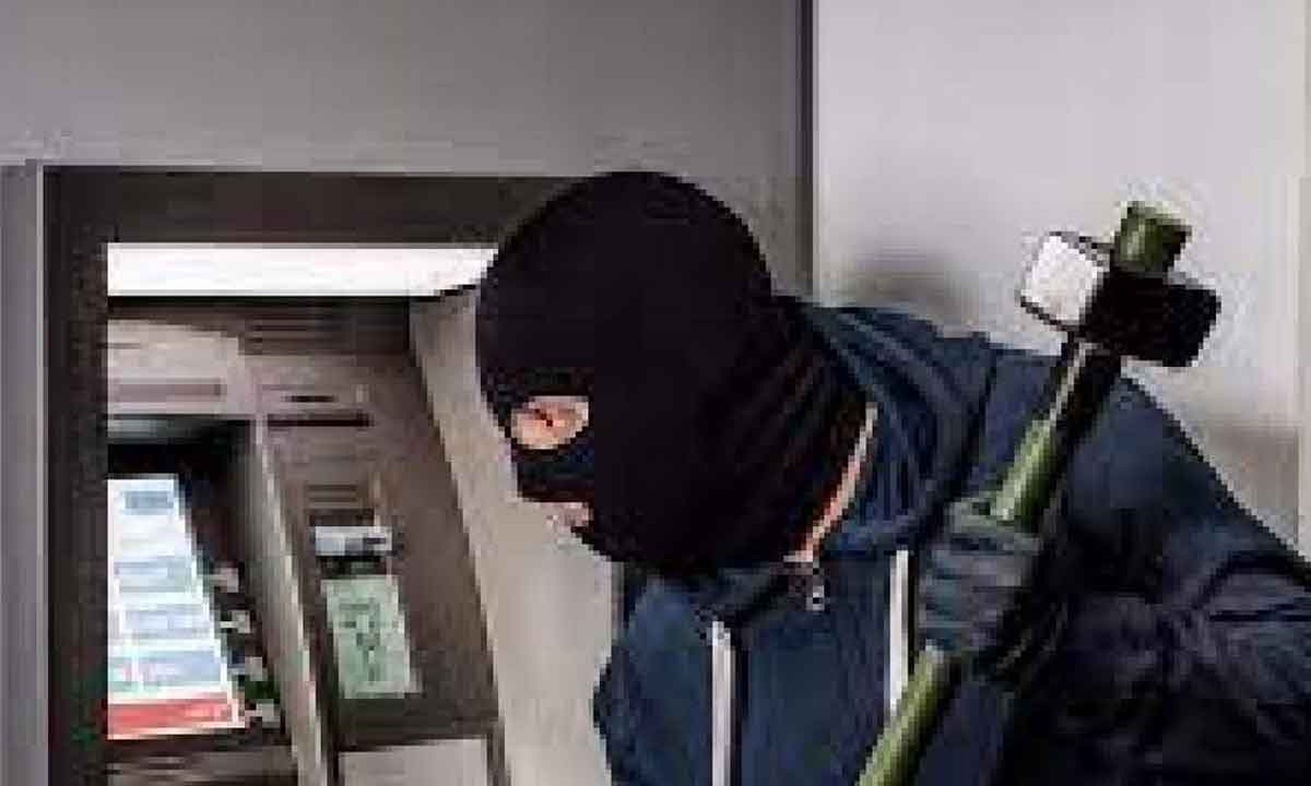 ఏపీ పోలీసులపై హర్యానా దొంగల ముఠా కాల్పులు