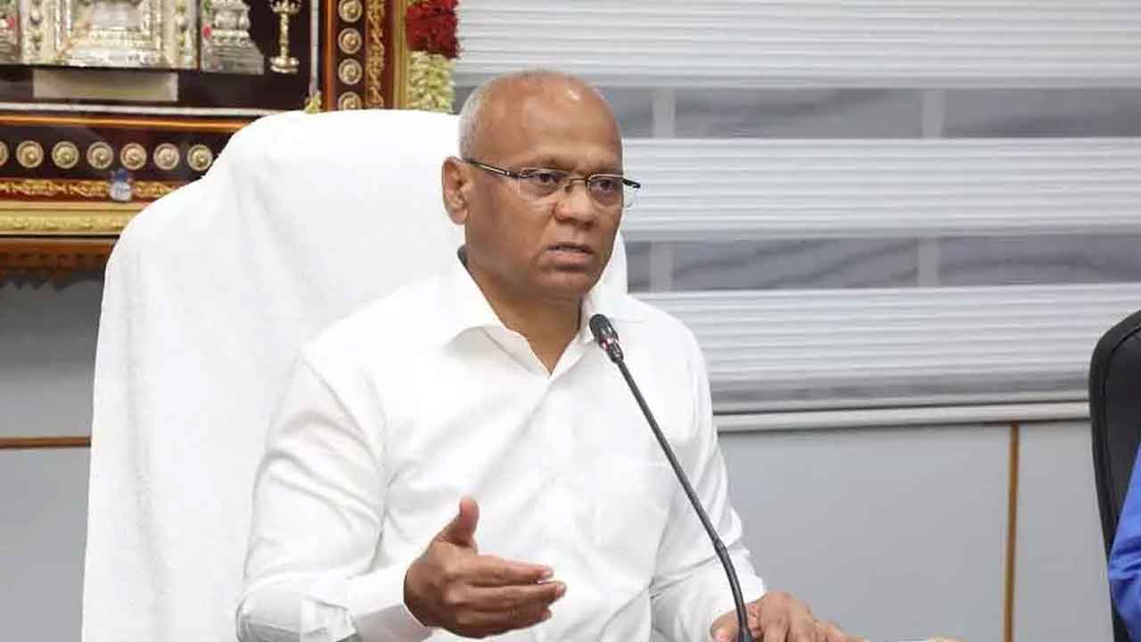 టీటీడీ ఈవోకు హైకోర్టులో ఊరట.. జైలుశిక్షపై స్టే విధింపు