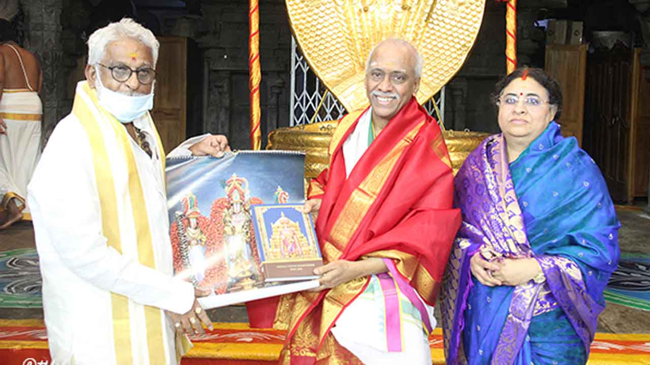 తిరుమలలో శ్రీవారి దర్శనానికి 30 గంటల సమయం