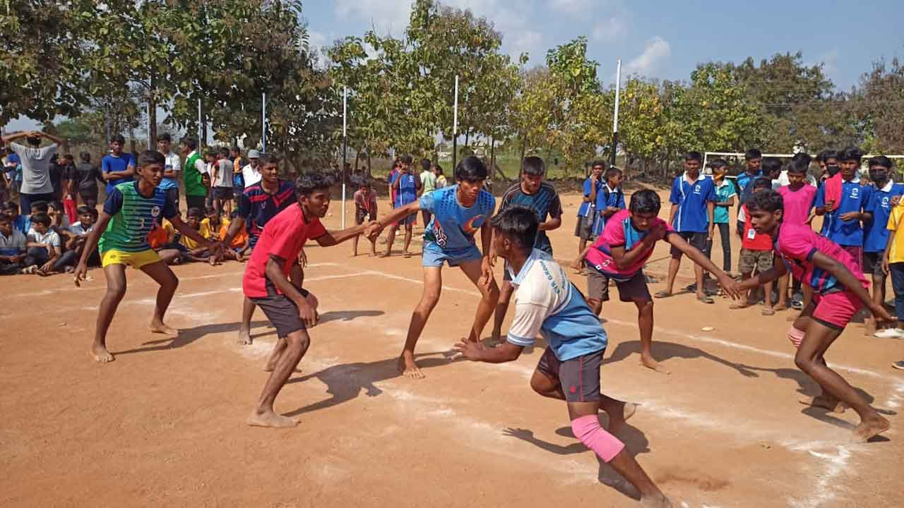హోరాహోరీగా ఇంటర్‌ స్కూల్స్‌ స్పోర్ట్స్‌ మీట్‌