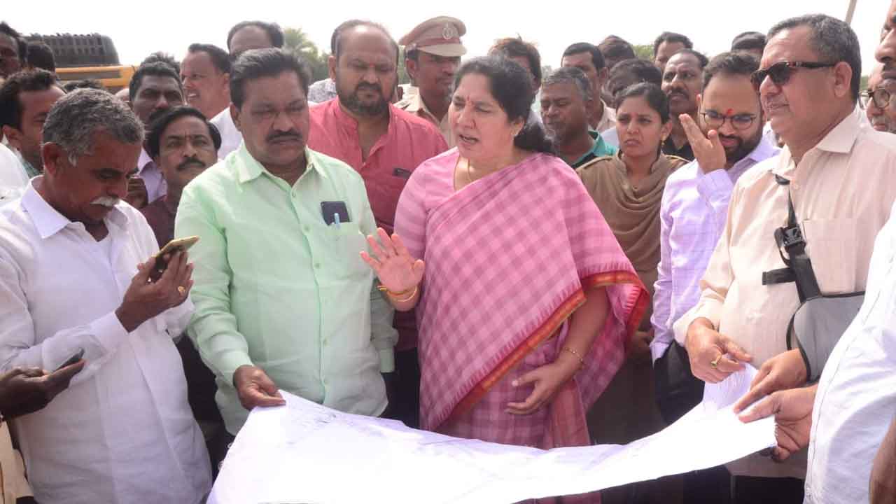 సీఎం కేసీఆర్‌ కృషితో చివరి ఆయకట్టు వరకు సాగు నీరు : మంత్రి సత్యవతి