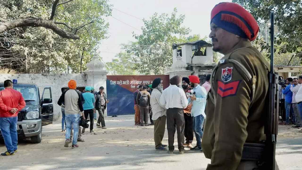 పంజాబ్‌ పోలీస్‌స్టేషన్‌పై ఆర్పీజీ దాడి