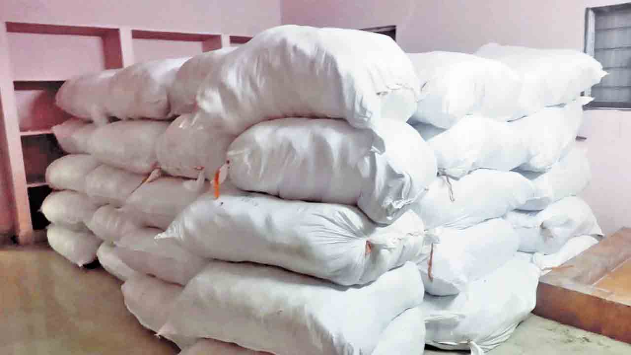 క్రిస్మస్‌.. కానుకలొచ్చాయ్‌..