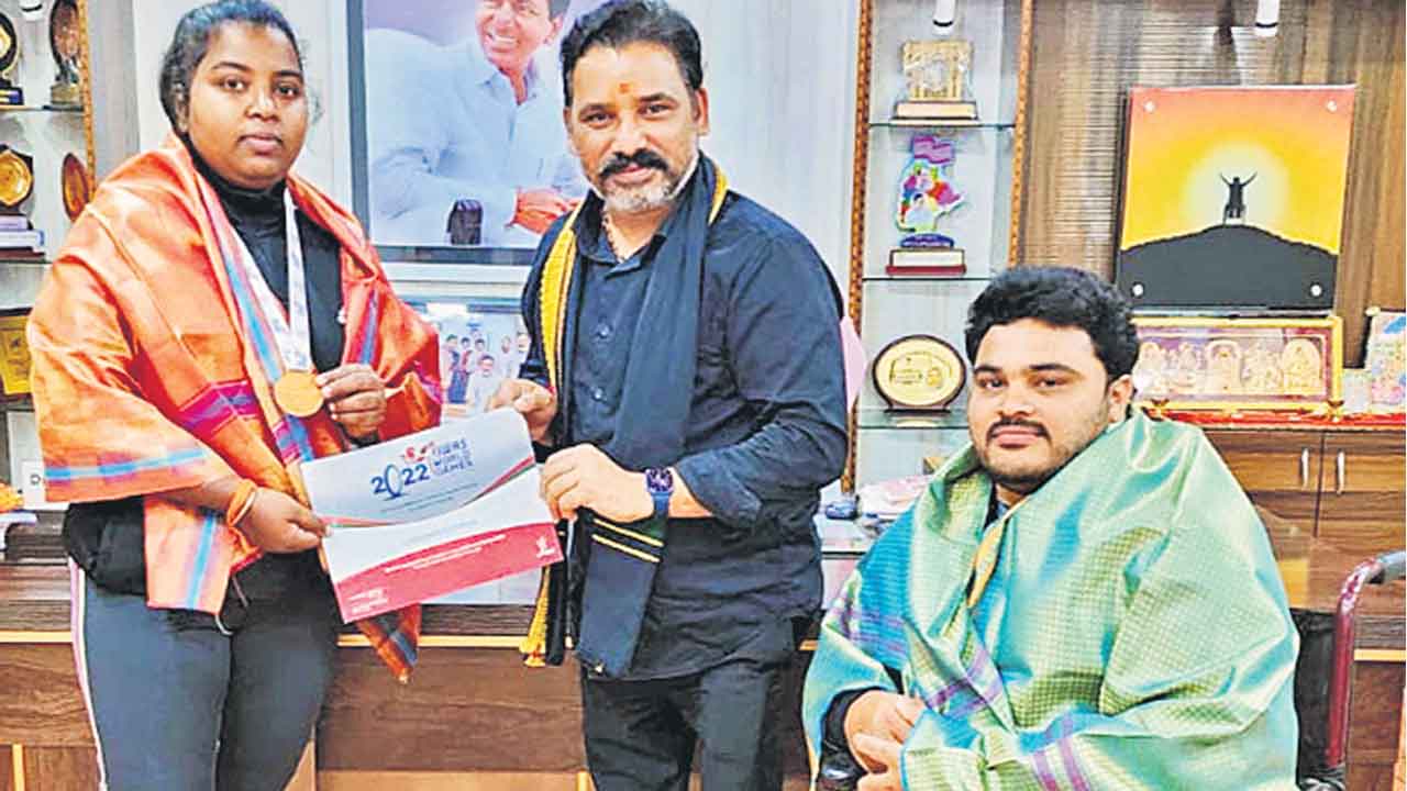 దివ్యాంగ ప్లేయర్లకు సన్మానం