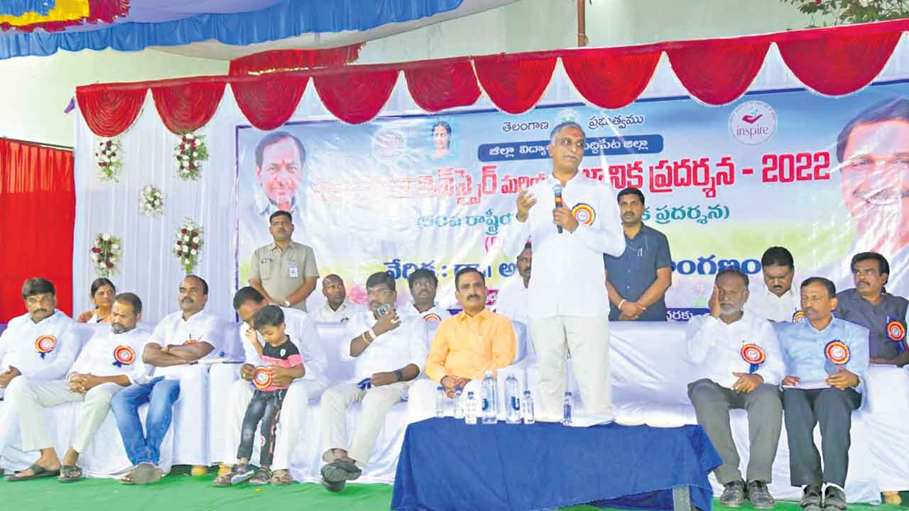 విద్యార్థుల ఎగ్జిబిట్లు అద్భుతం