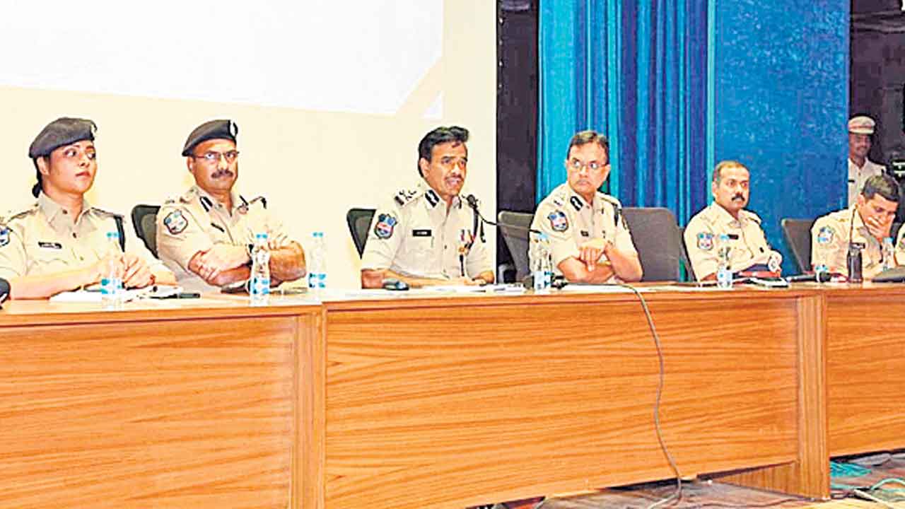 హైదరాబాద్‌ కమిషనరేట్‌లో అన్ని లైసెన్స్‌లూ.. ఆన్‌లైన్‌లో