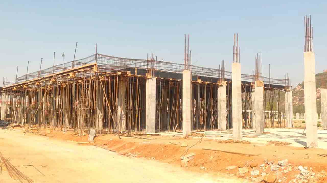 యాదాద్రిలో ముమ్మరంగా దేవస్థాన బస్‌ టెర్మినల్‌ పనులు