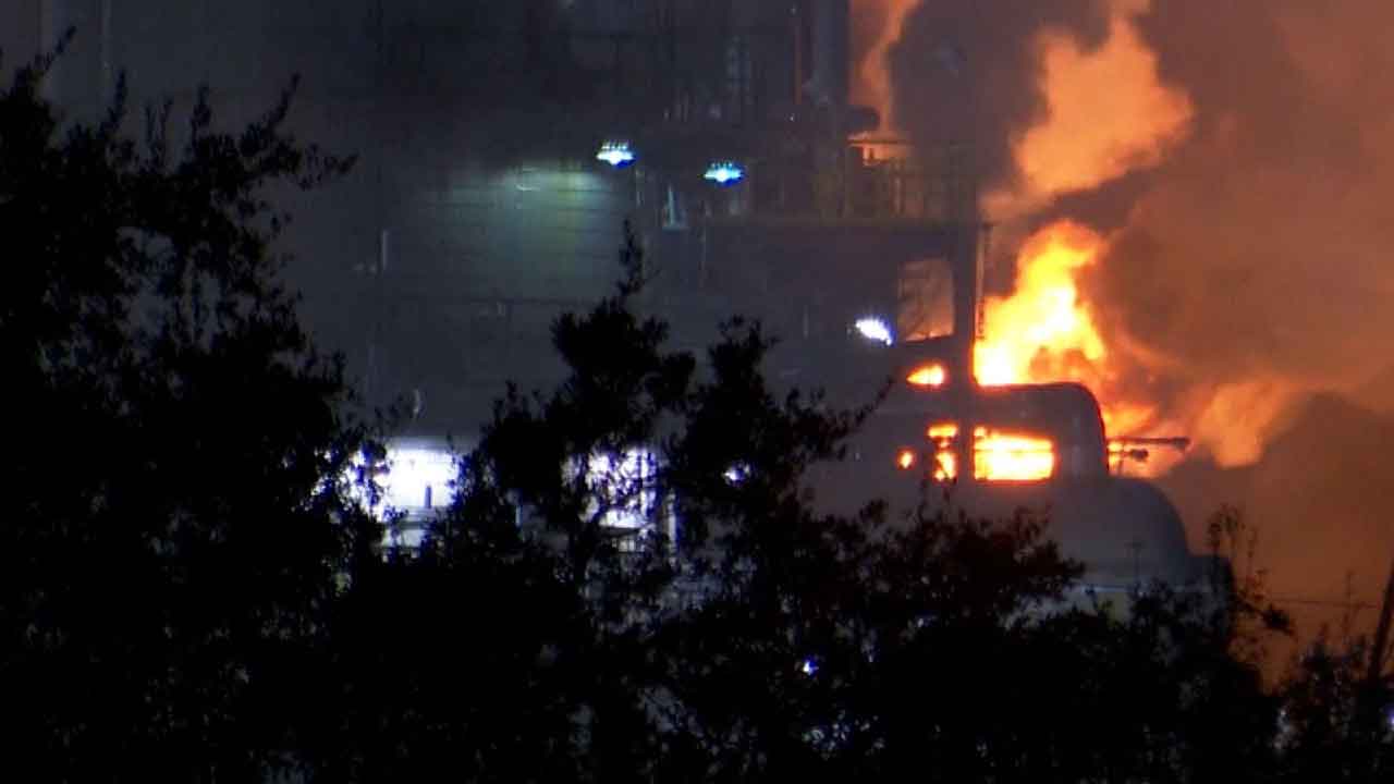 ఆయిల్‌ రిఫైనరీలో అగ్నిప్రమాదం..కార్మికుడు గల్లంతు.. మరో ఐదుగురికి గాయాలు