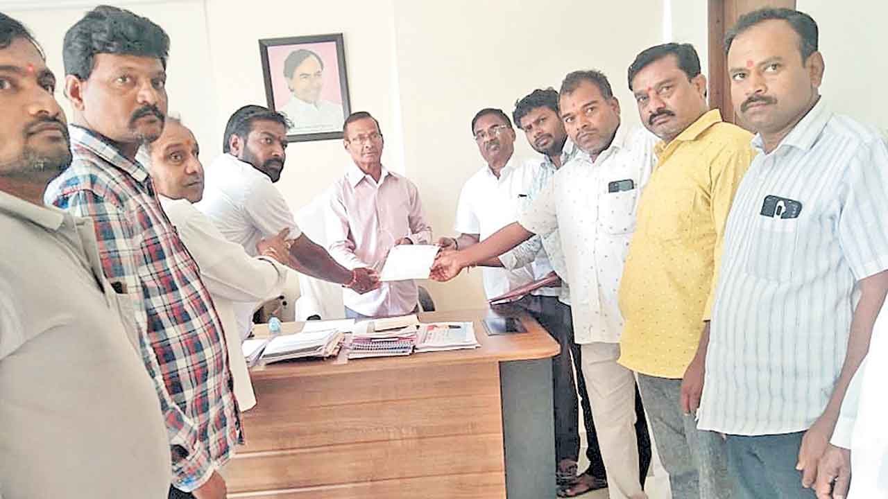 స్వర్ణకారుల వృత్తిని రక్షించాలి