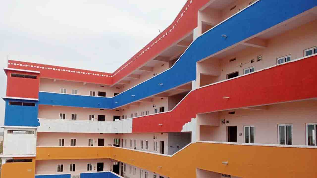 కార్పొరేట్‌ స్కూల్‌ కాదు.. గిరిజన గురుకులం