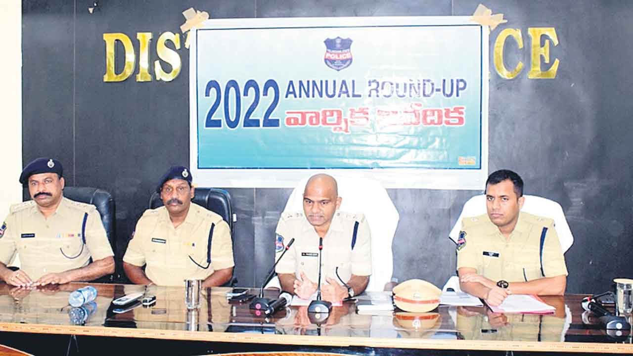 పోలీసులపై గౌరవం పెరిగేలా సేవలందిస్తాం