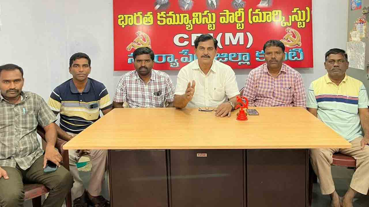 బీజేపీ విధానాలతో ప్రజాస్వామ్యానికి ప్రమాదం