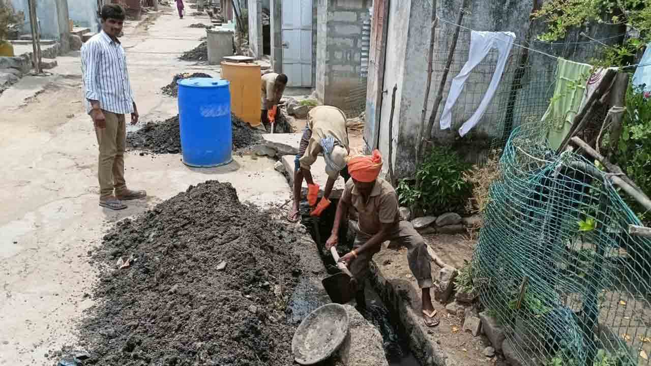 పల్లె పనులపై ప్రత్యేక శ్రద్ధ