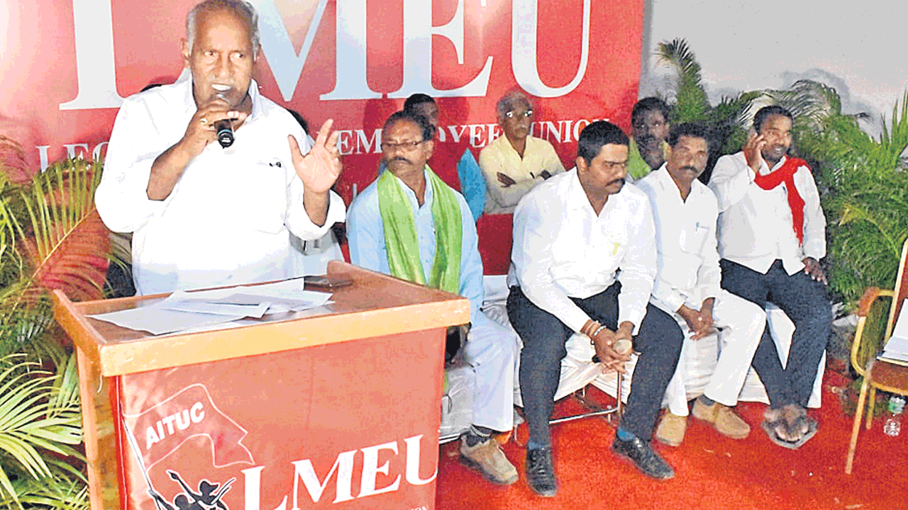 కార్మికుల జోలికి వస్తే సహించేది లేదు