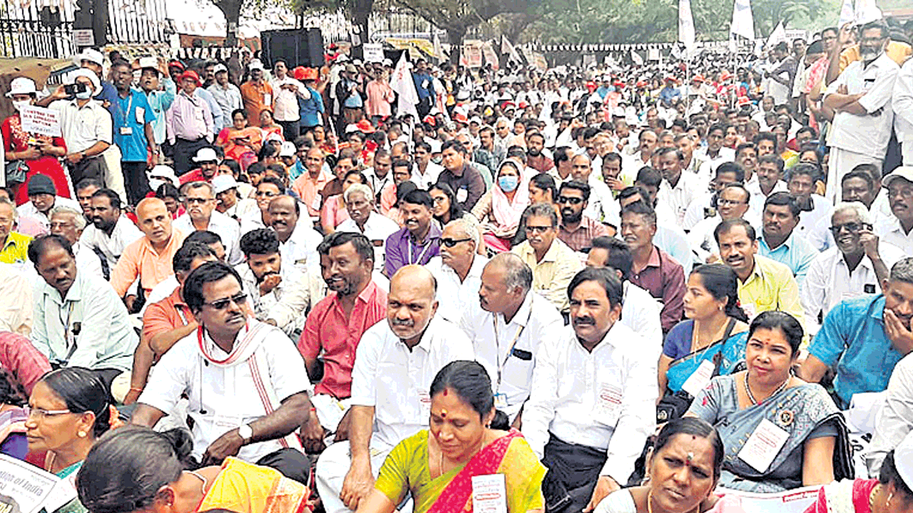 ఐఆర్‌డీఏ డ్రాఫ్ట్‌ను ఉపసంహరించుకోవాలి