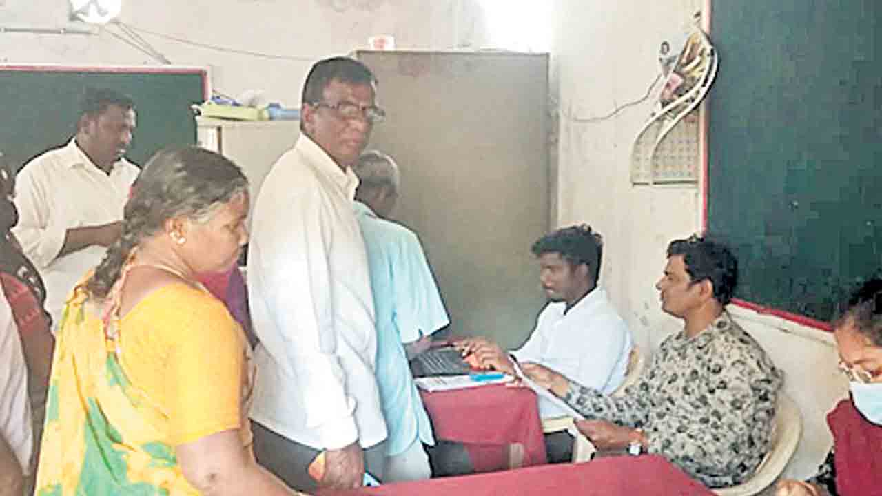 రైతులందరూ ‘ఈ-కేవైసీ’ చేసుకోవాలి