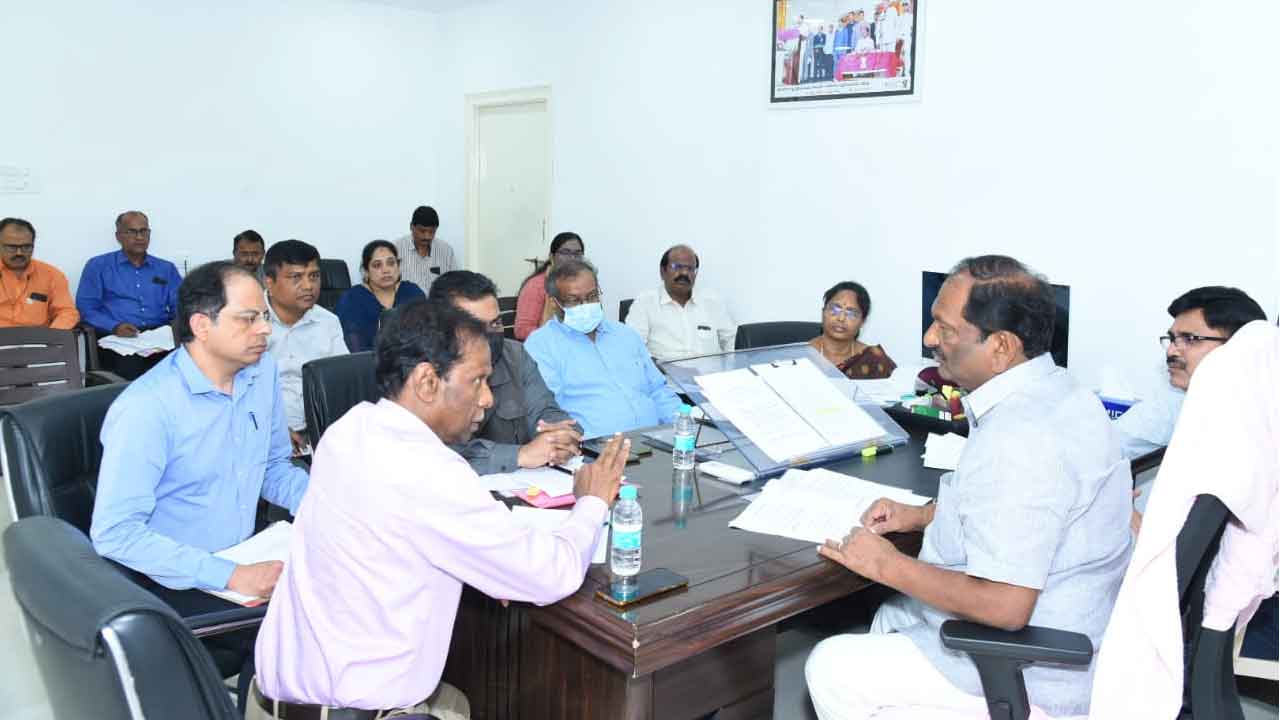 సంక్షేమానికి మంజూరు చేసిన నిధులతో పనులు పూర్తి చేయాలి : మంత్రి కొప్పుల ఈశ్వర్‌