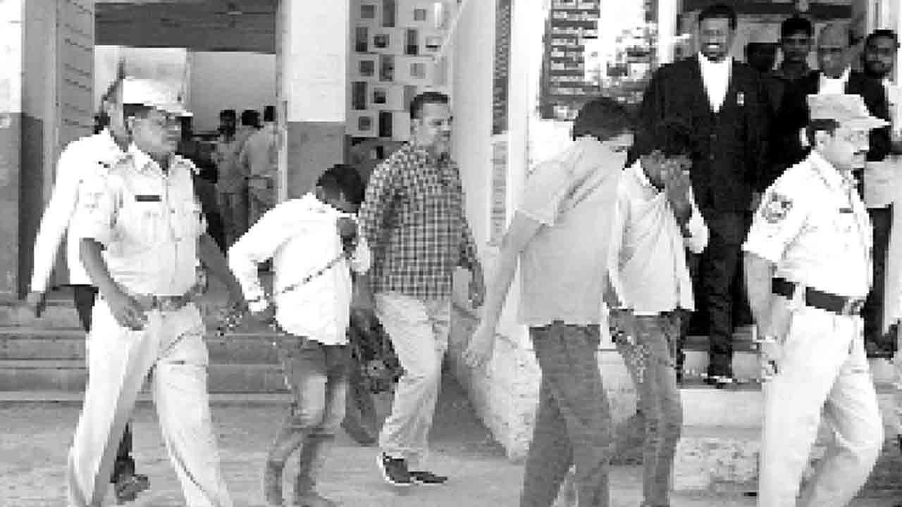 పోలీస్‌ కస్టడీకి గుడిపెల్లి నిందితులు