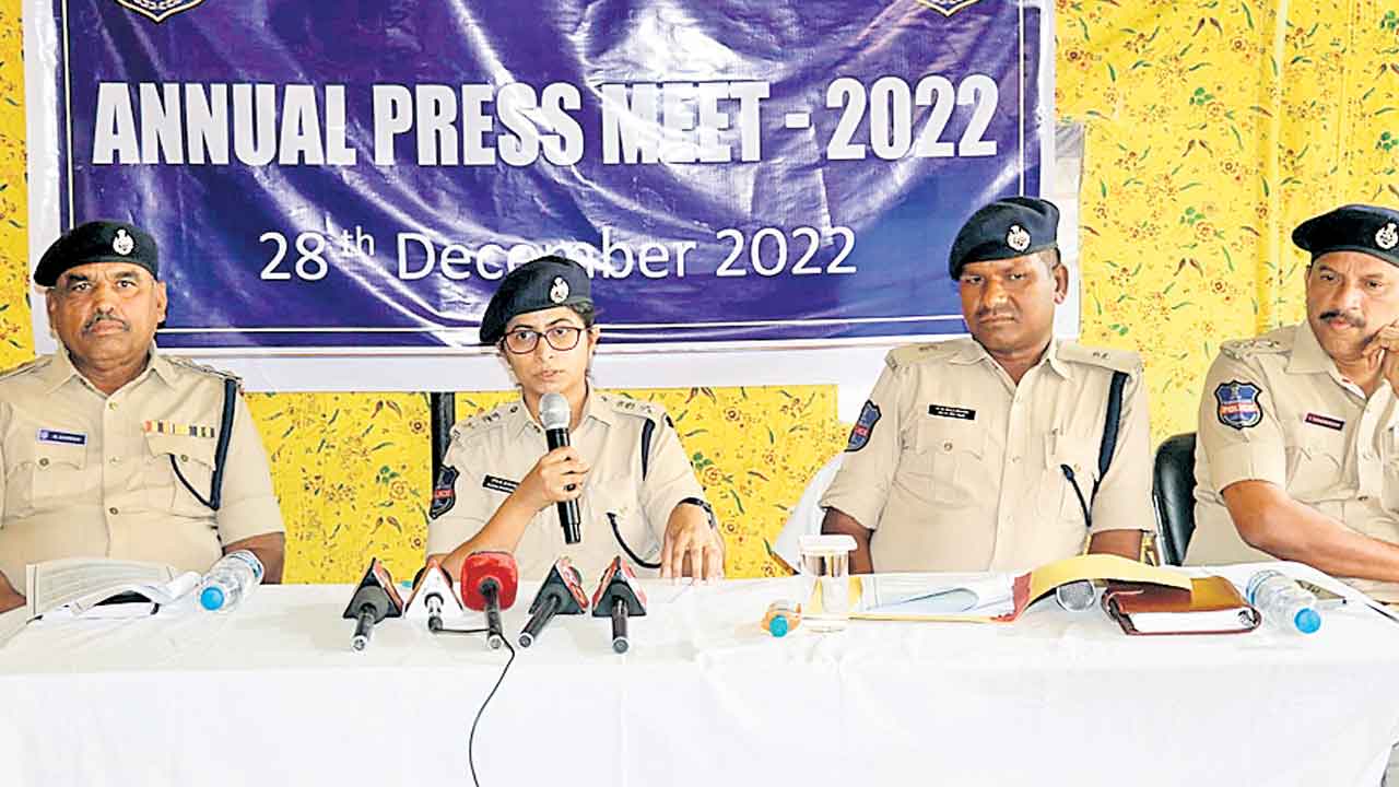 నేరాల నియంత్రణకు కృషి చేయాలి