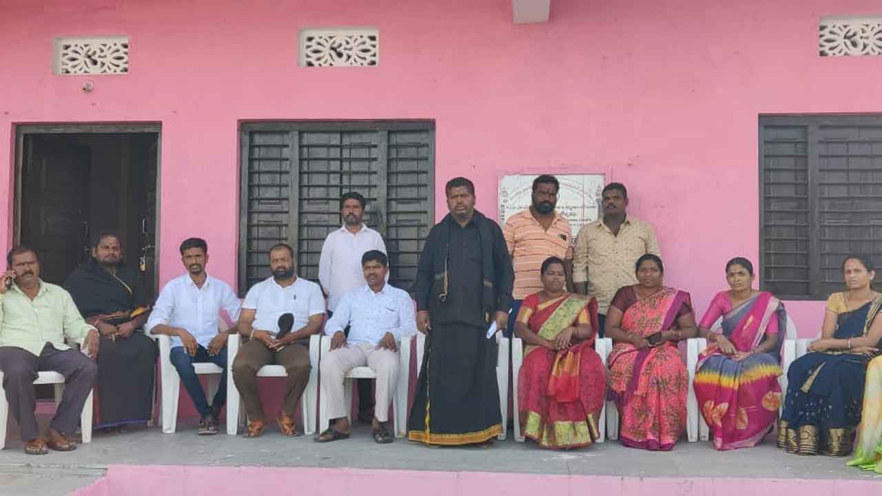 ప్రొటోకాల్‌పై మాట్లాడే అర్హత ఎంపీపీ, సర్పంచ్‌లకు లేదు..