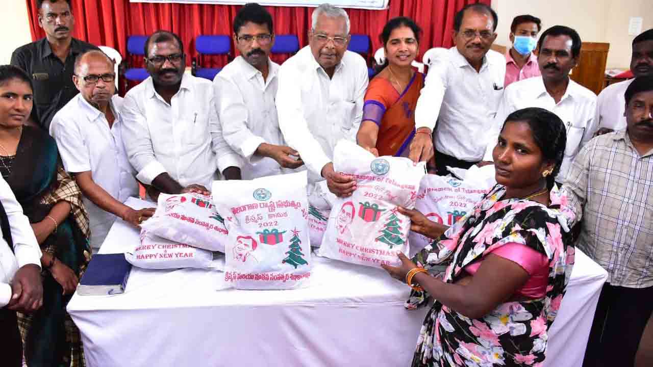 అన్ని మతాలకు ప్రభుత్వం ప్రాధాన్యం