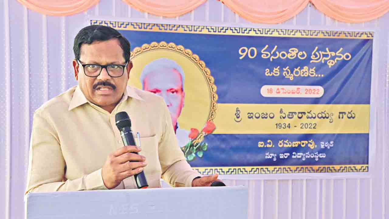 దేశాన్ని మతతత్వం కమ్మేస్తుంటే మౌనమేల?