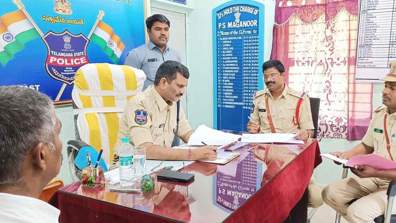 ప్రజల మన్ననలు పొందేలా విధులు నిర్వహించాలి