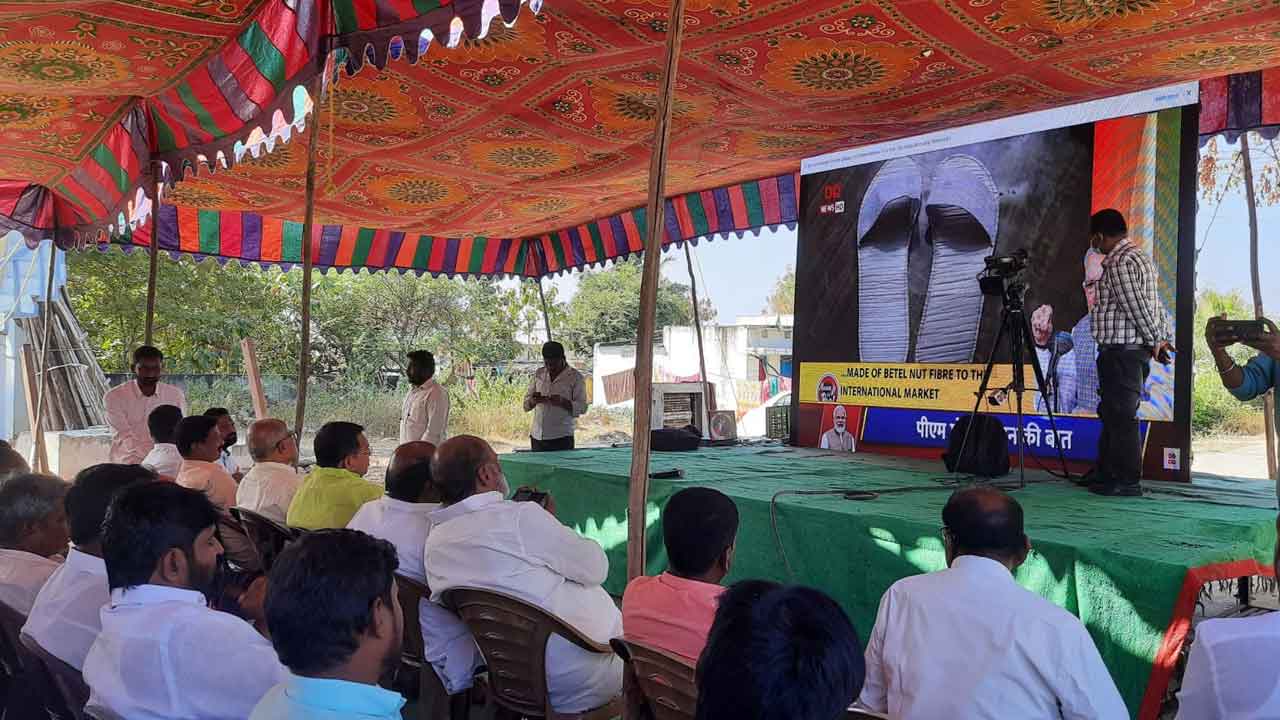 రైతులు లేక మన్కీ బాత్ వెలవెల