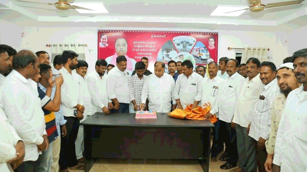 ప్రజలకు అందుబాటులో ఉంటా : ఎమ్మెల్యే