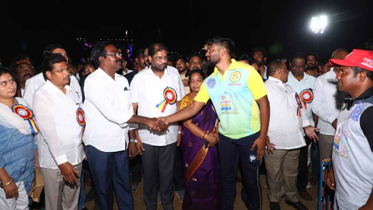 ‘పువ్వాడ ప్రీమియర్ క్రికెట్ లీగ్’ ప్రారంభం