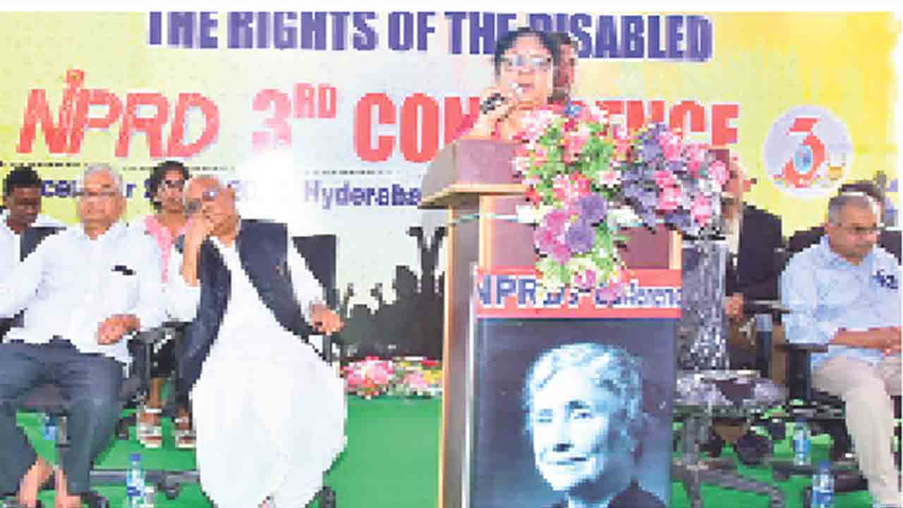 దివ్యాంగుల హక్కులు హరిస్తున్న కేంద్ర ప్రభుత్వం