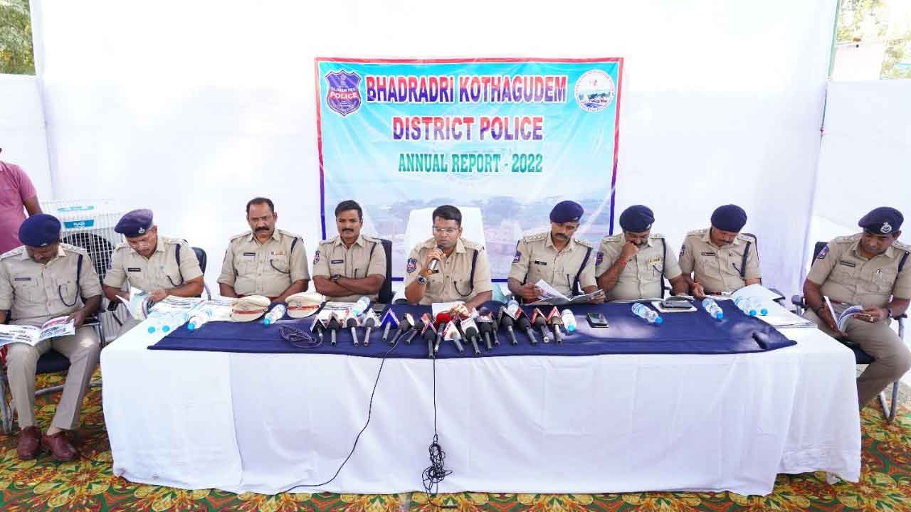 ప్రజలతో మమేకమై శాంతిభద్రతలను పరిరక్షిస్తున్నాం