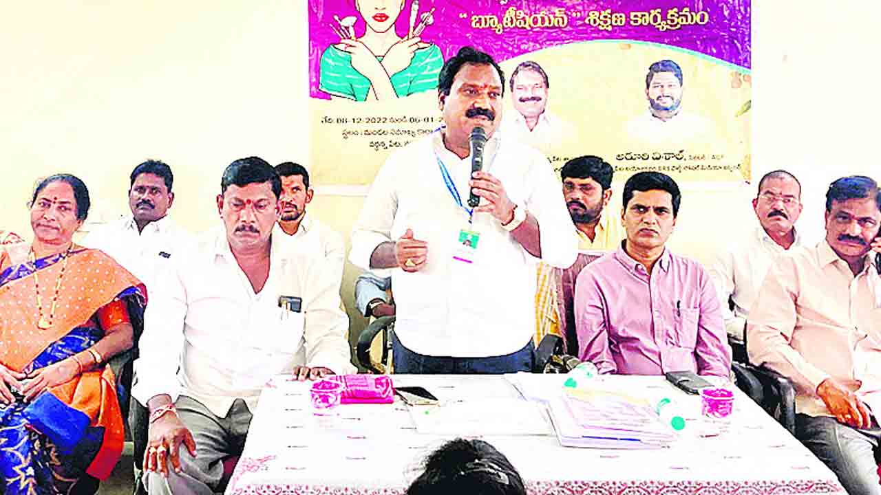 మహిళా సాధికారతకు పెద్దపీట