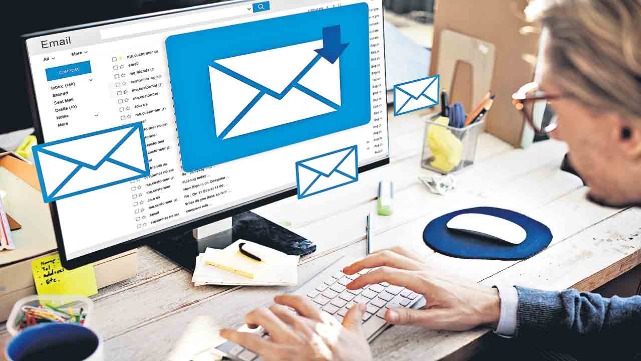 అసభ్య పోస్టుల కేసు విచారణ వాయిదా