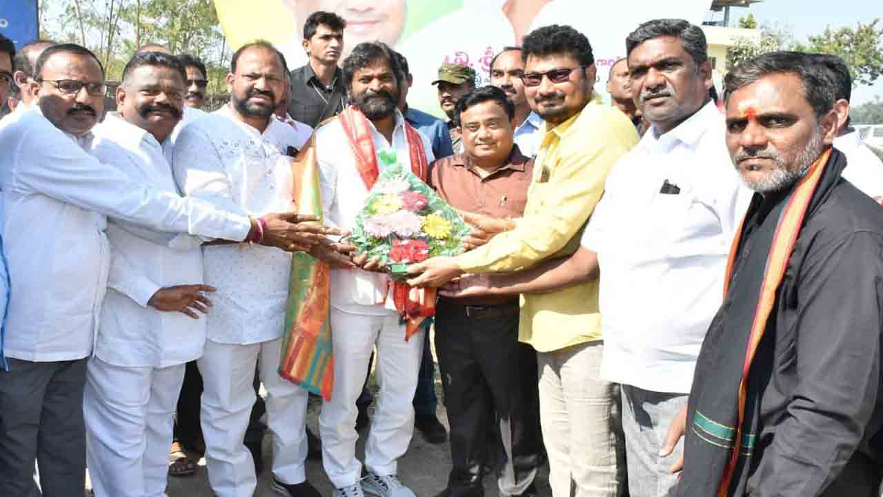 మంత్రి శ్రీనివాస్‌గౌడ్‌కు ఘన స్వాగతం