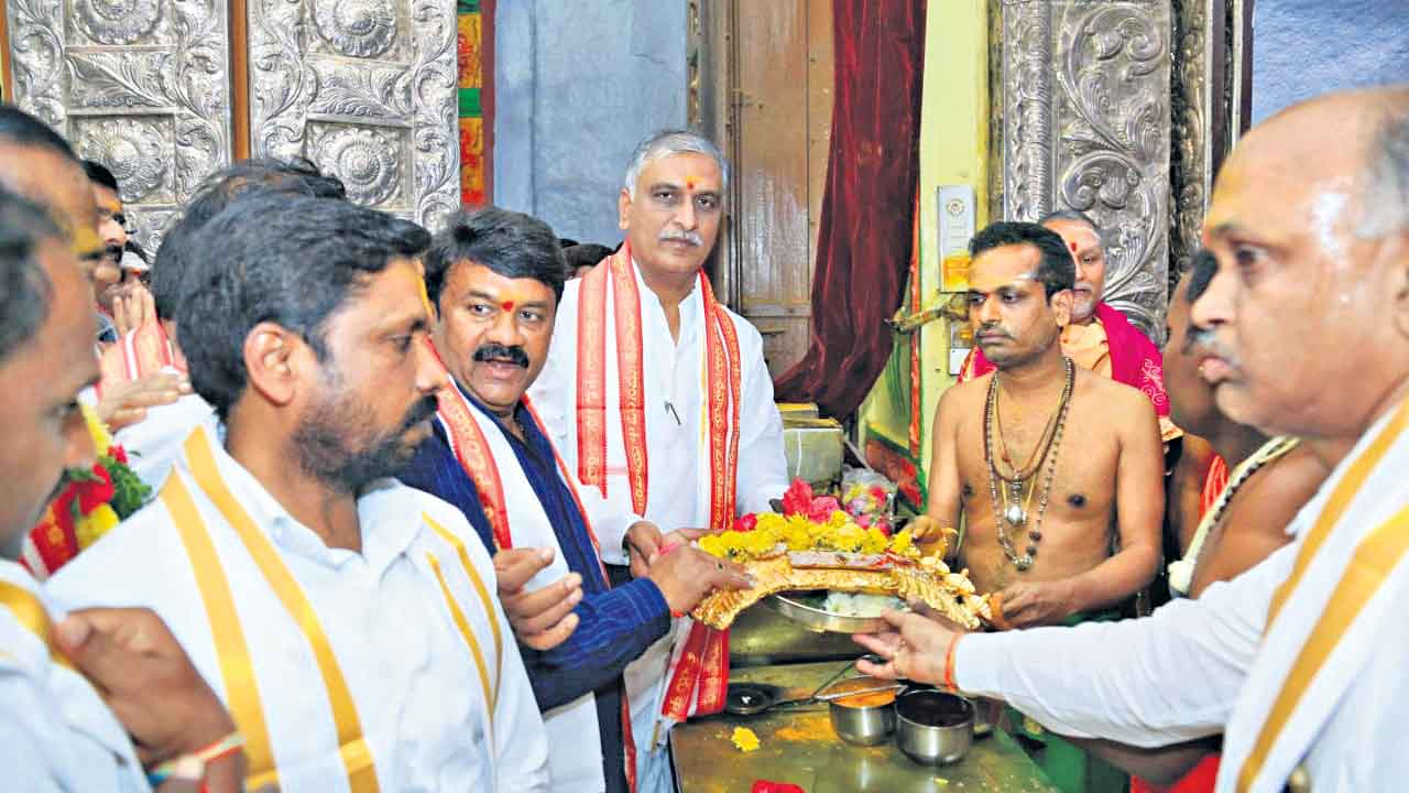 కొమురెల్లి మల్లన్నకు కోటి రూకల కిరీటం