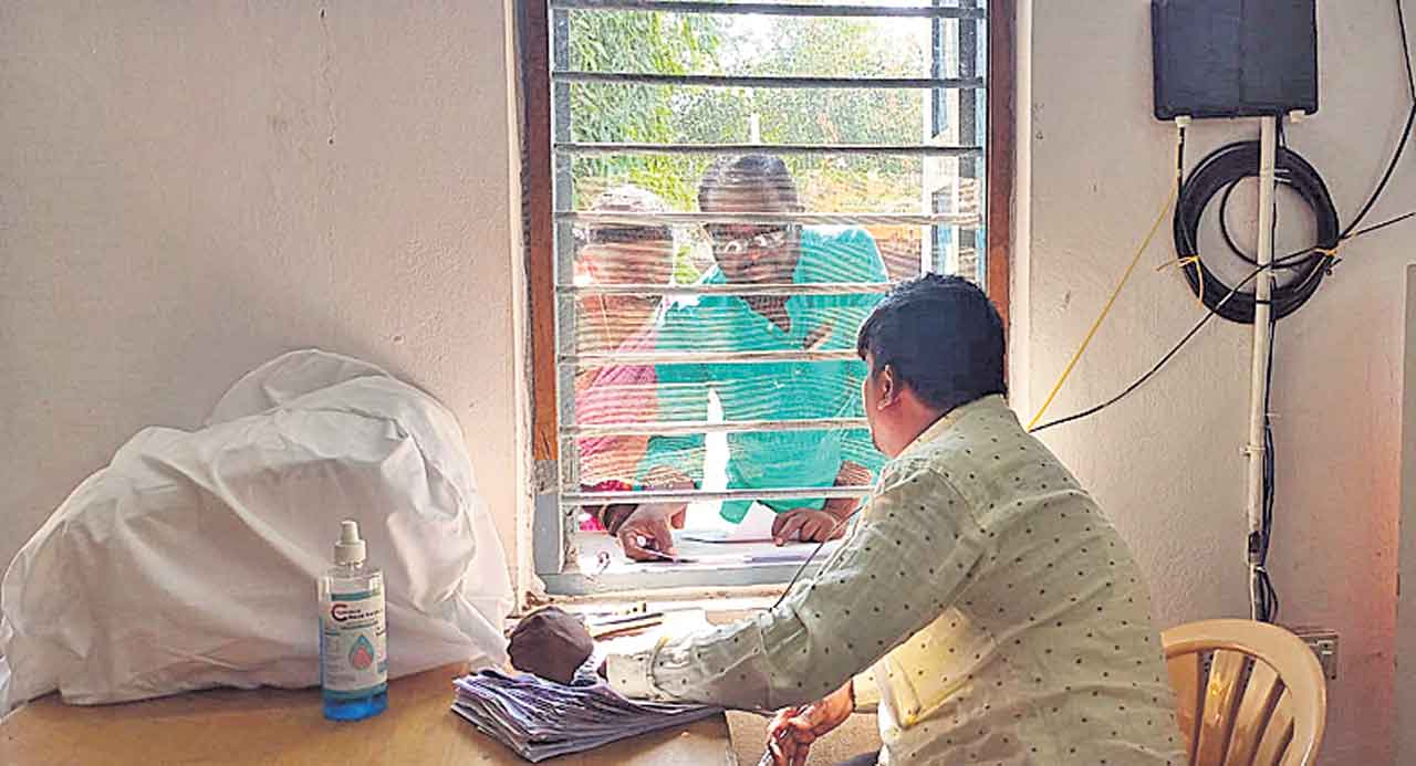 ఇండ్ల స్థలాల కోసం దరఖాస్తుల స్వీకరణ