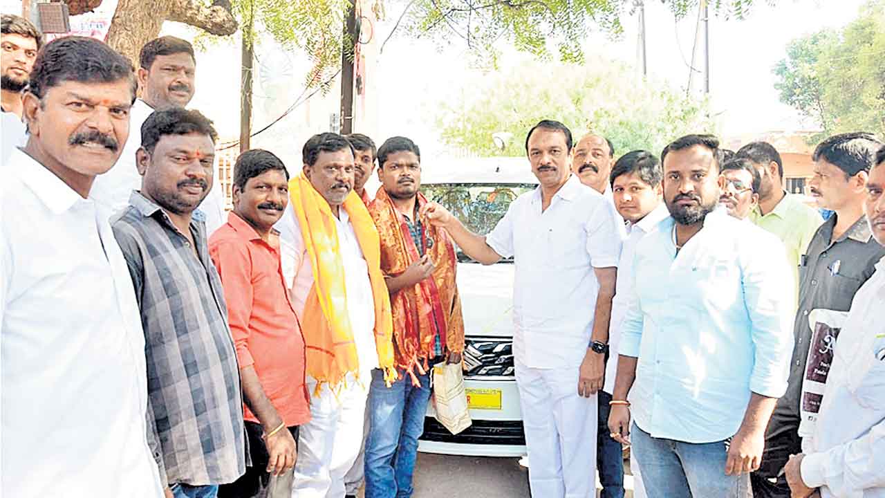 దళితుల ఆర్థిక బలోపేతానికి దళితబంధు