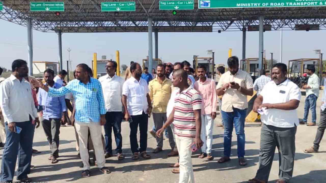 టోల్ ప్లాజా దోపిడీని అరికట్టాలి